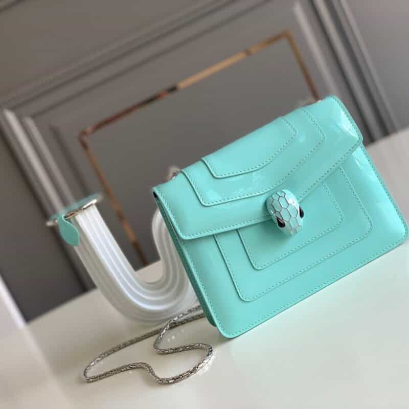 BVLGARI宝格丽湖水蓝小牛皮材质Serpenti Forever系列斜挎包61879