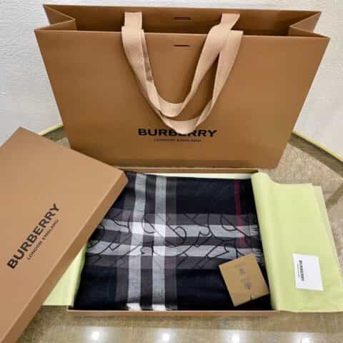 Burberry巴宝莉金属感专属标识制格纹围巾