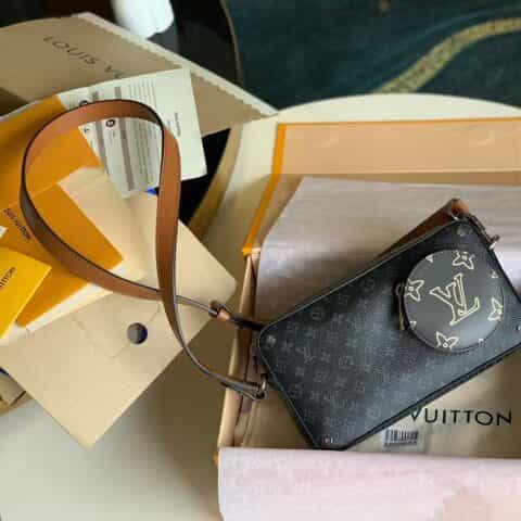 Louis Vuitton LV VOLGA ON STRAP 相机包 M69688