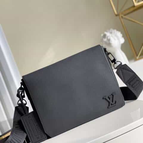 Louis Vuitton LV Messenger Bag M57080