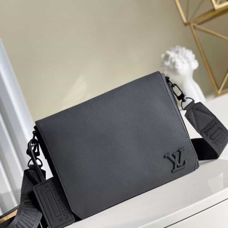 Louis Vuitton LV Messenger Bag M57080