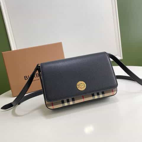 Burberry巴宝莉意大利鞣制粒纹皮革斜背包