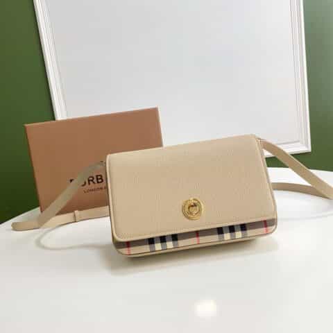 Burberry巴宝莉意大利鞣制粒纹皮革斜背包