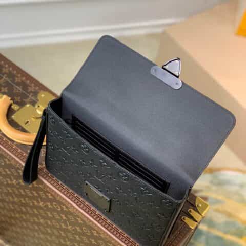 Louis Vuitton LV S Lock 4A 收纳手拿包 M80582