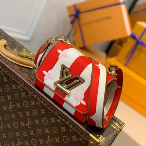 Louis Vuitton LV Twist MM bag M57722