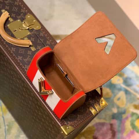Louis Vuitton LV Twist MM bag M57722