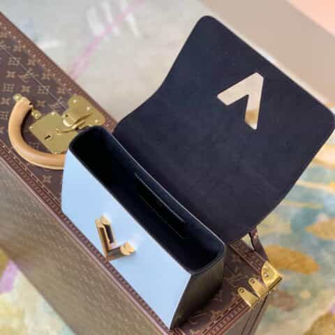 Louis Vuitton LV Twist MM bag M58526