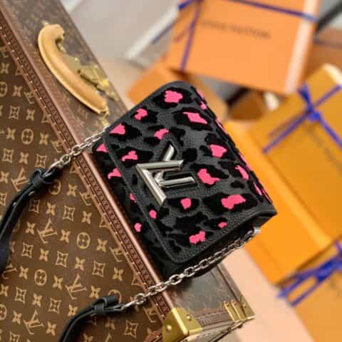 Louis Vuitton LV Twist PM bag M58569
