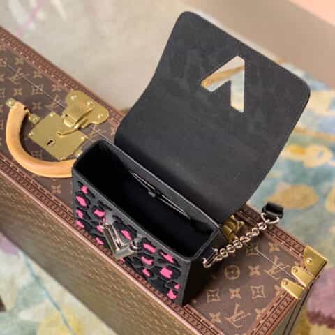 Louis Vuitton LV Twist PM bag M58569