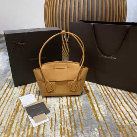 Bottega Veneta The Arco 33 bag 575943荔枝纹焦糖色