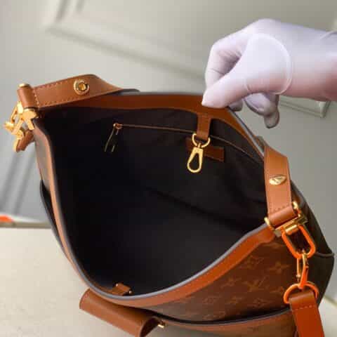 Louis Vuitton LV Hobo Dauphine MM M45195