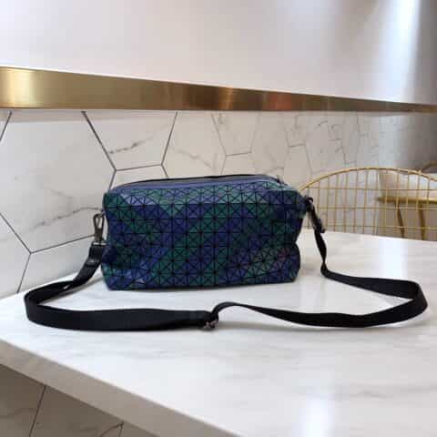 三宅一生IsseyMiyake专柜新款肩背马鞍包AG131