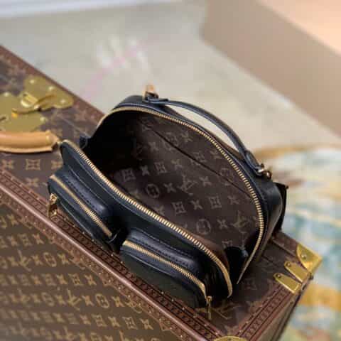 Louis Vuitton LV Utility Crossbody 三合一斜挎包 M80450