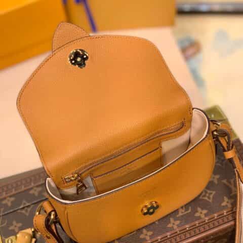 Louis Vuitton LV Pont 9 Soft 中号马鞍包 M58968金橘色