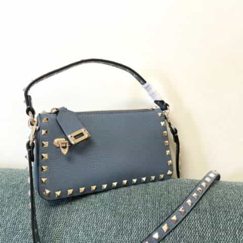 Valentino华伦天奴Garavani Rockstud 小号粒面小牛皮斜挎包5500
