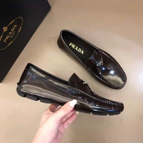 PRADA/普拉达    进口头层牛皮P家经典奢牌驾车豆豆鞋
