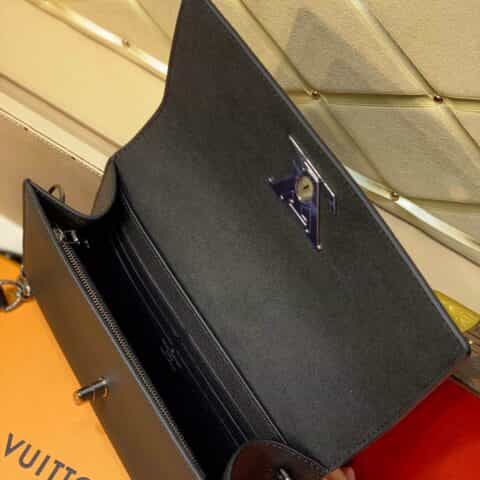 Louis Vuitton LV Lockme Clutch 手袋 M56088