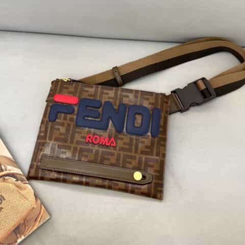FENDI芬迪压印Ｆ字样斜挎包0182