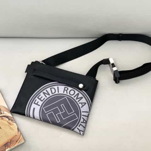 FENDI芬迪经典印花斜挎包0182
