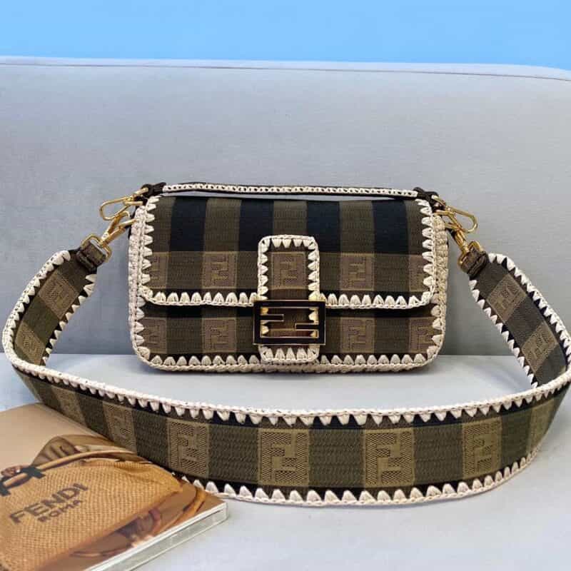 FENDI芬迪拉菲草编织经典双F字样logo法棍包8268M