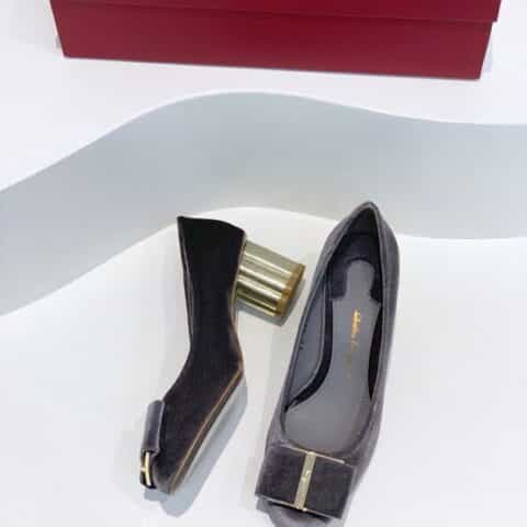 SF salvatore Ferraga*o  菲拉*慕vara丝绒面大蝴蝶结圆头金梅花跟高跟鞋