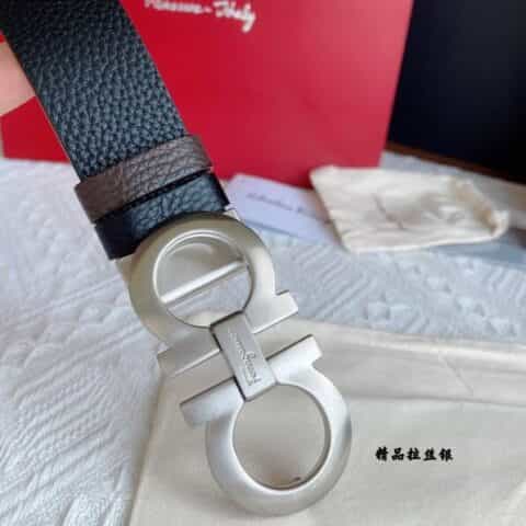 Ferragam菲拉格慕   精致倒8字挂扣款发发发腰带3.5cm