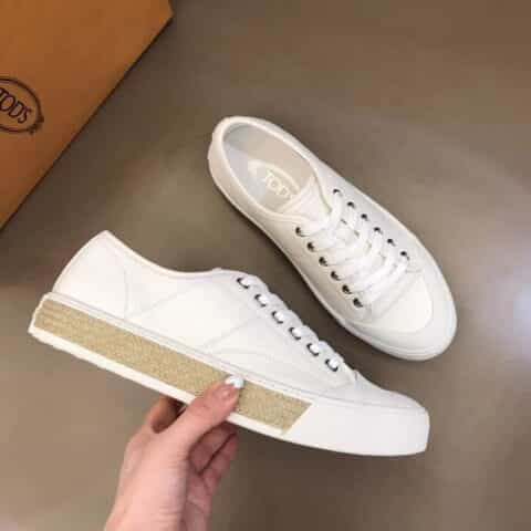 Tod s    意大利小牛皮面料新款豆豆底板鞋