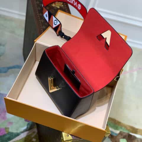 Louis Vuitton LV Twist 中号手袋 M59027黑色