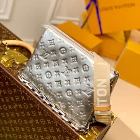Louis Vuitton LV Coussin 链条斜挎包 M57913银色