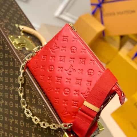 Louis Vuitton LV Coussin 链条斜挎包 M57792红色