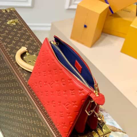 Louis Vuitton LV Coussin 链条斜挎包 M57792红色