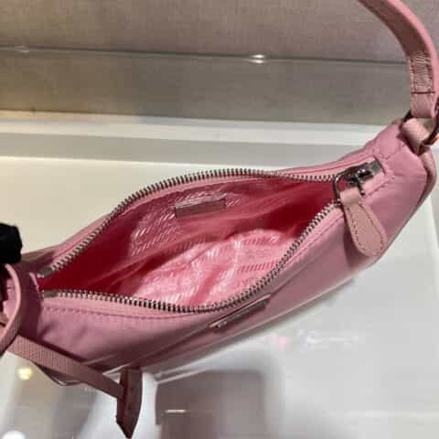 Prada 进口原厂降落伞布料月亮形中古包Hobo腋下包 1NE204芭芘粉