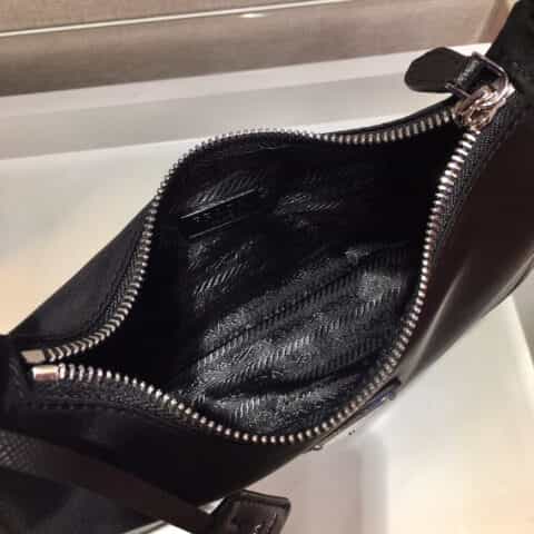Prada 进口原厂降落伞布料月亮形中古包Hobo腋下包 1NE204黑色