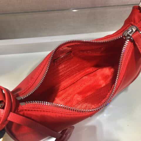Prada 进口原厂降落伞布料月亮形中古包Hobo腋下包 1NE204红色