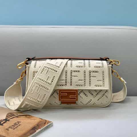 FENDI芬迪帆布材质baguette手袋8372AL