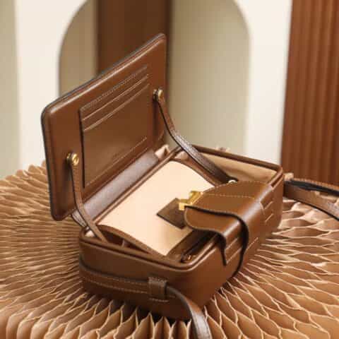 Gucci GG mini bag with clasp closure 盒子包 614368 92TCG 8563
