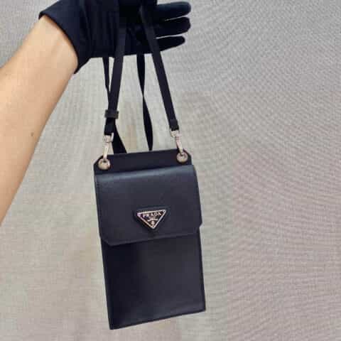 Prada 新款全皮手机包 2VZ068银三角标