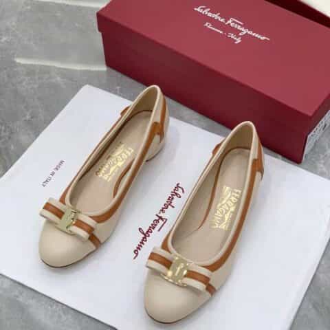 salvatore Ferraga*o  菲拉*慕VARA蝴蝶结圆头真皮拼接线条粗跟单鞋