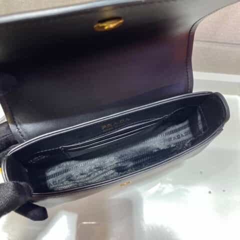 Prada Saffiano皮革单肩斜挎包 1BD275黑色