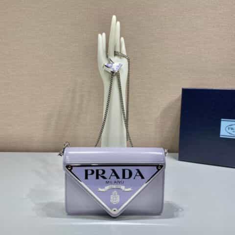Prada 2021新款大三角形徽标翻盖包 1BH189紫色