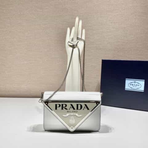 Prada 2021新款大三角形徽标翻盖包 1BH189白色