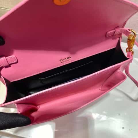Prada Saffiano皮革斜挎包 1BP020粉色