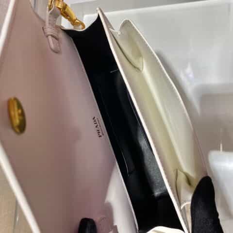 Prada Saffiano皮革斜挎包 1BP020白色