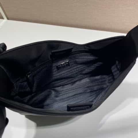 Prada 新款中古异形腋下包 1BD669