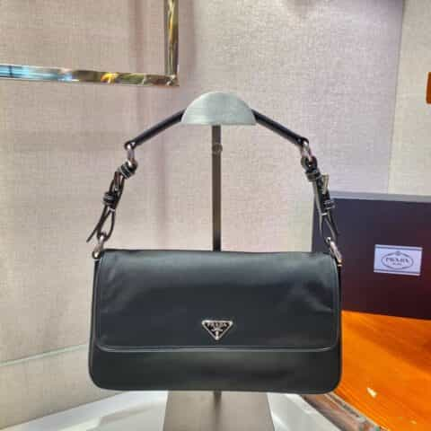 Prada 中古腋下包 1BD667