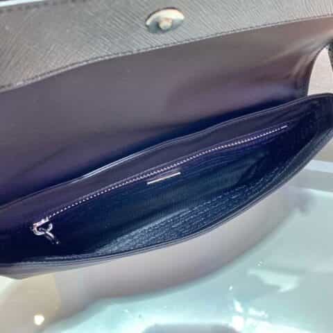 Prada 中古腋下包 1BD667