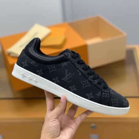 LV/路易威登   采用Monogram Eclipse帆布男士休闲鞋