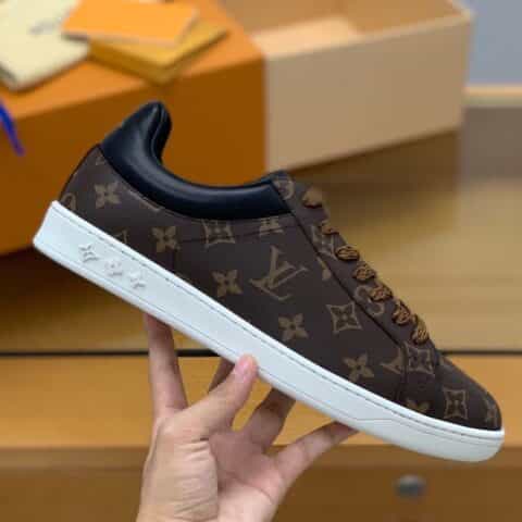 LV/路易威登   采用Monogram Eclipse帆布男士休闲鞋