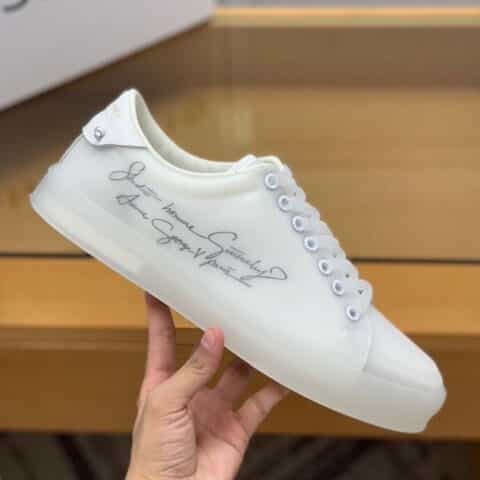 Givenchy纪梵希   透明聚氨酯材质，侧面印有黑色Logo印花男士运动鞋