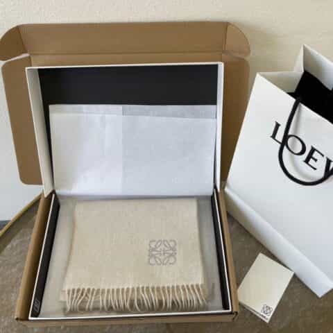 LOEWE罗意威羊毛绒男女同款围巾